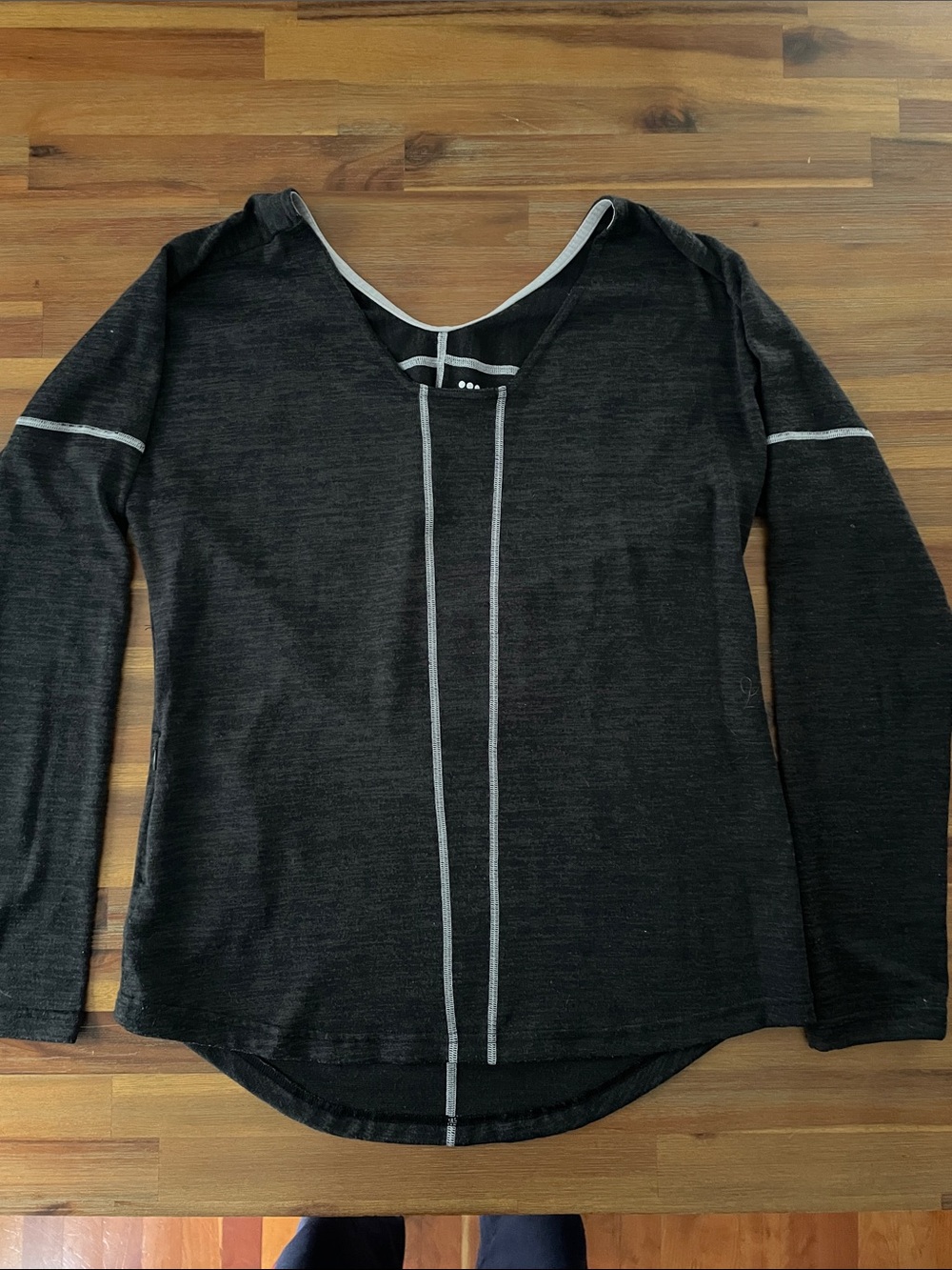Title Nine Women’s Black Long-Sleeve V-Neck Top with Contrast Trim